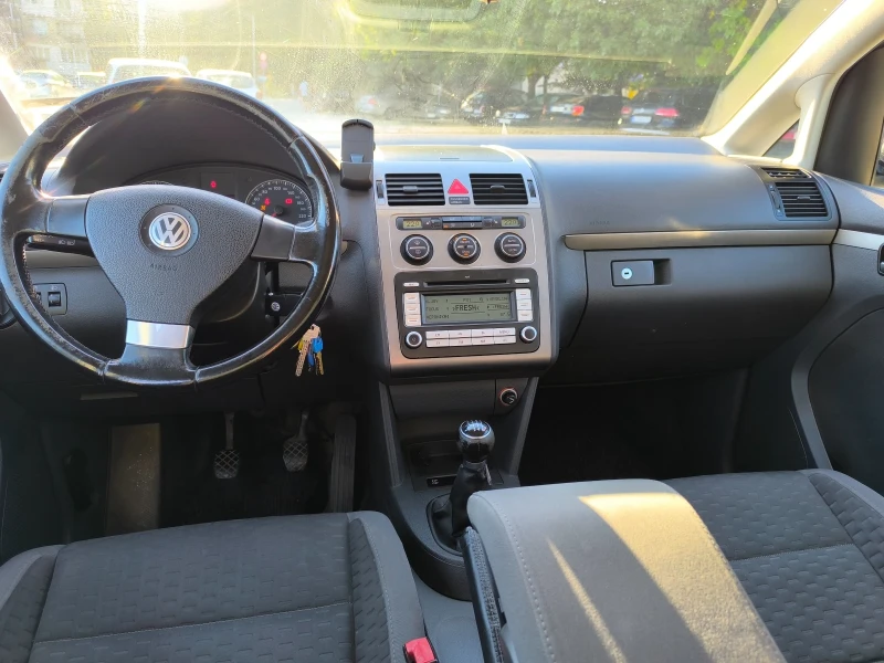 VW Touran 2.0 BMM, снимка 8 - Автомобили и джипове - 52252156