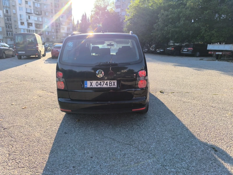 VW Touran 2.0 BMM, снимка 5 - Автомобили и джипове - 52252156