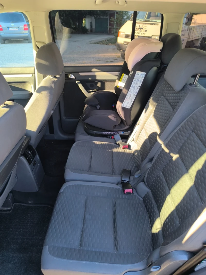 VW Touran 2.0 BMM, снимка 12 - Автомобили и джипове - 52252156