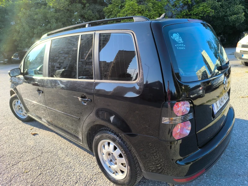 VW Touran 2.0 BMM, снимка 7 - Автомобили и джипове - 52252156