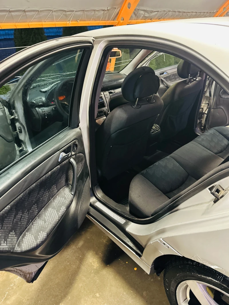 Mercedes-Benz C 270 CDI, снимка 8 - Автомобили и джипове - 53297129