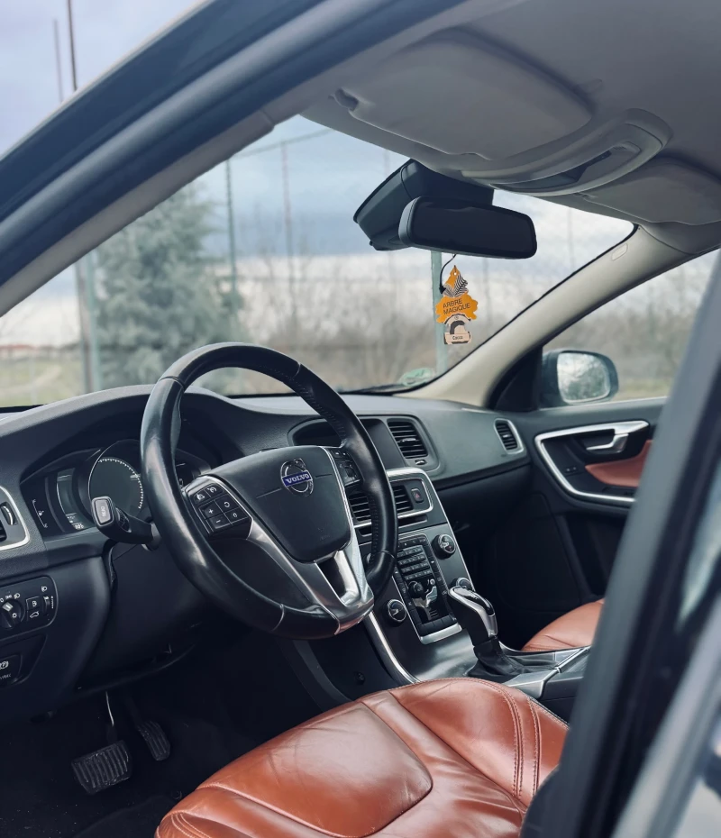 Volvo V60, снимка 6 - Автомобили и джипове - 53406570