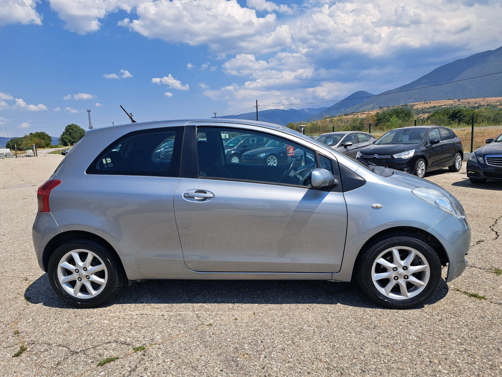 Toyota Yaris 1, 3 i - изображение 4