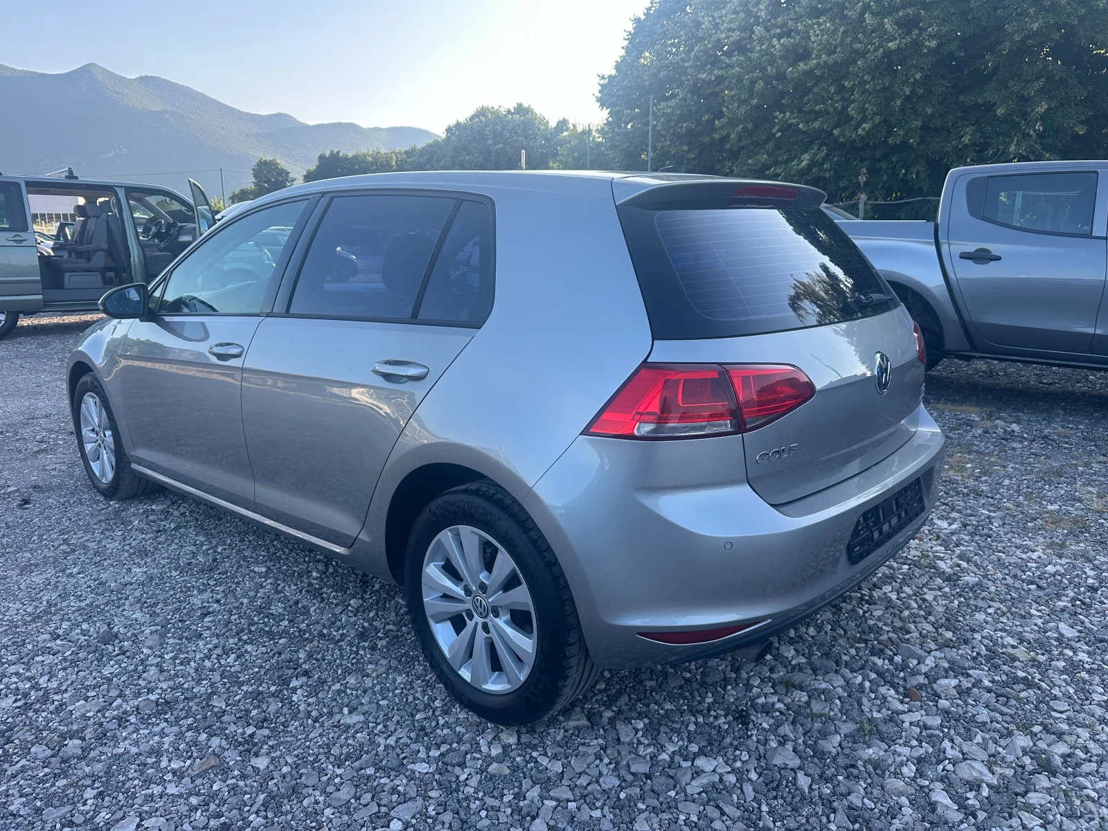 VW Golf 1.6TDI 110kc AUTOMAT  EVRO6 - изображение 5