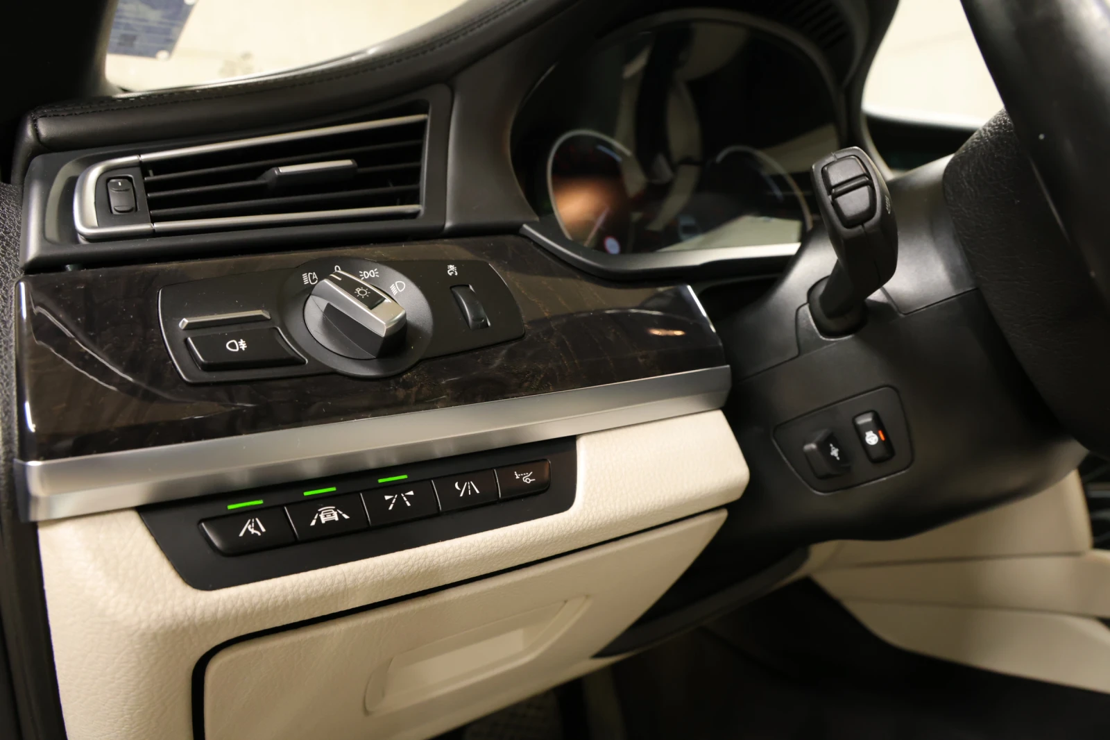 BMW 750 xDrive M Sport Paket B&O, снимка 8 - Автомобили и джипове - 51424938
