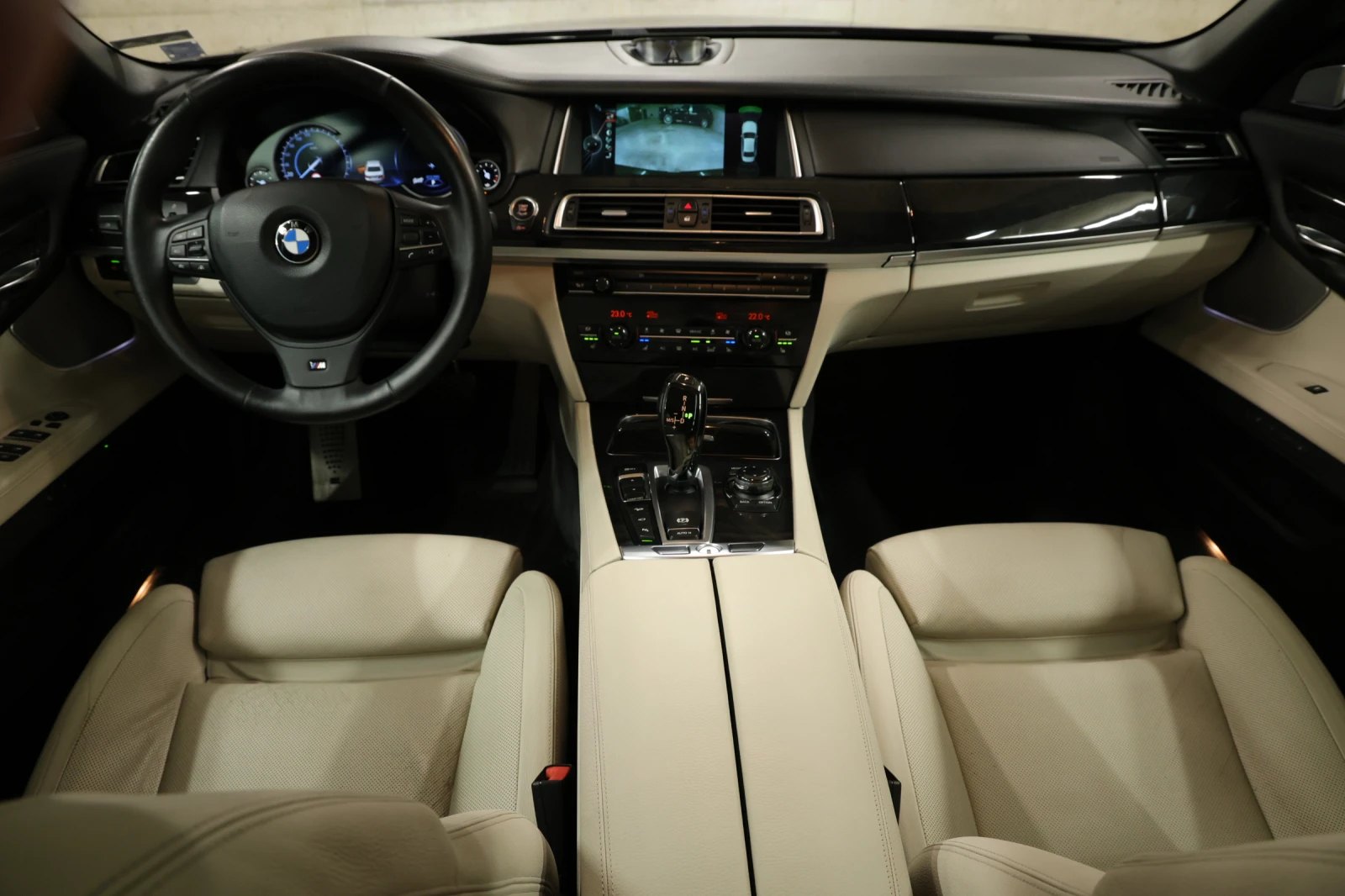 BMW 750 xDrive M Sport Paket B&O, снимка 10 - Автомобили и джипове - 51424938