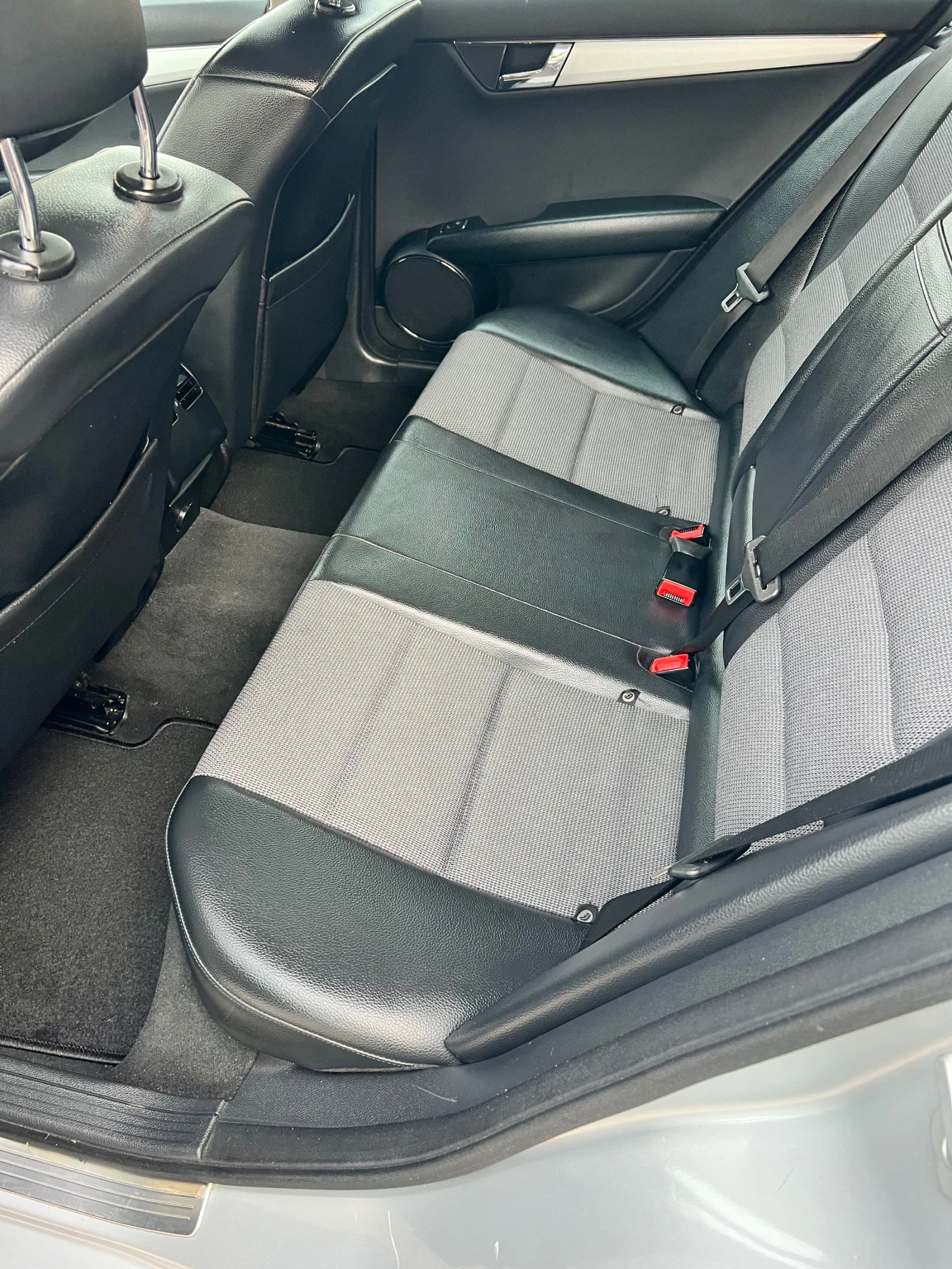 Mercedes-Benz C 220 2.2 CDI, снимка 9 - Автомобили и джипове - 53734404