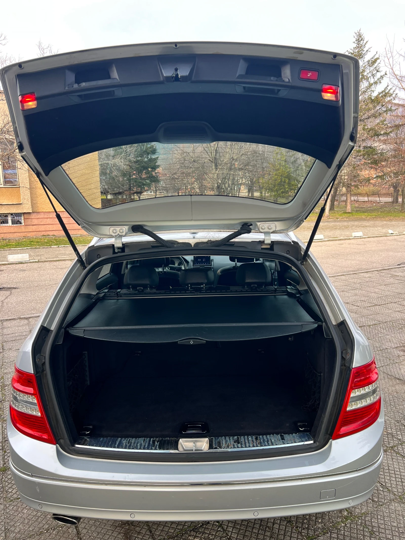 Mercedes-Benz C 220 2.2 CDI, снимка 11 - Автомобили и джипове - 53734404