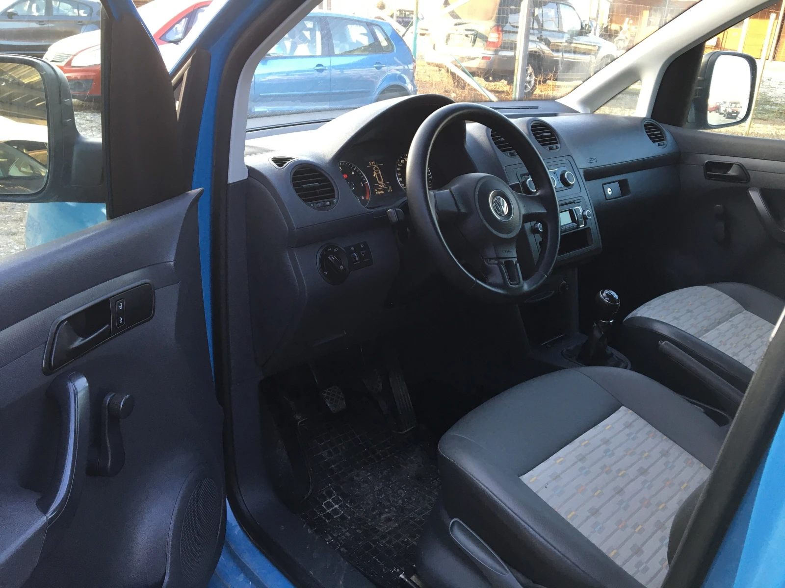 VW Caddy 2.0TDI 4motion, снимка 8 - Автомобили и джипове - 53823934