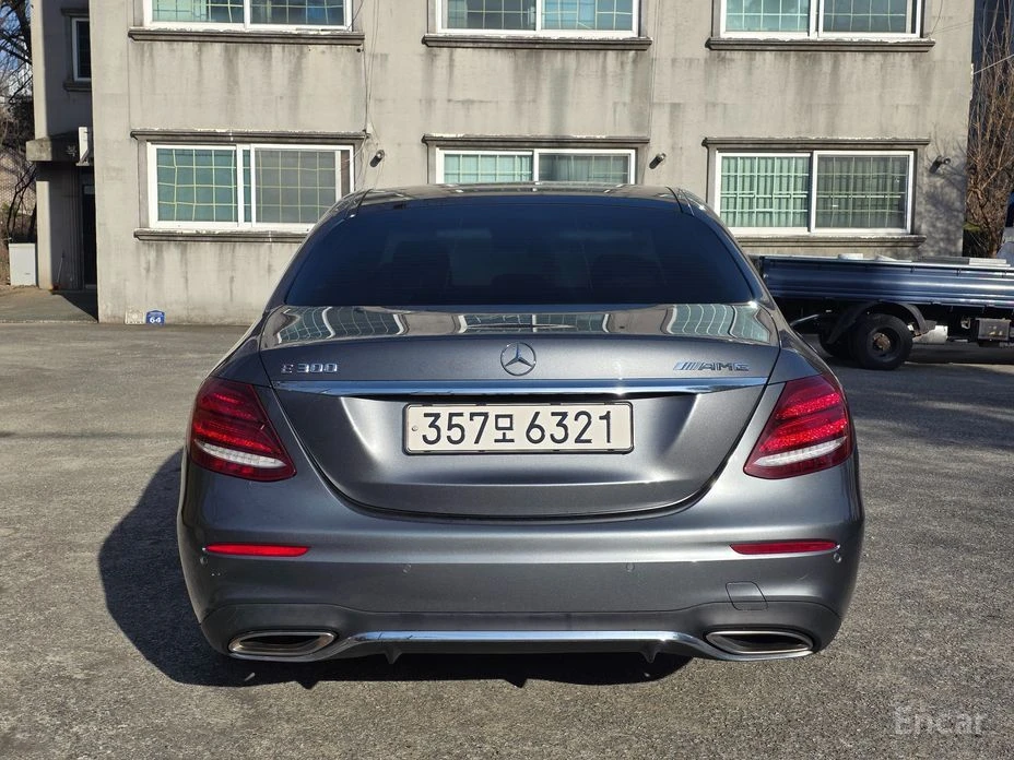 Mercedes-Benz E 300, снимка 6 - Автомобили и джипове - 54475054
