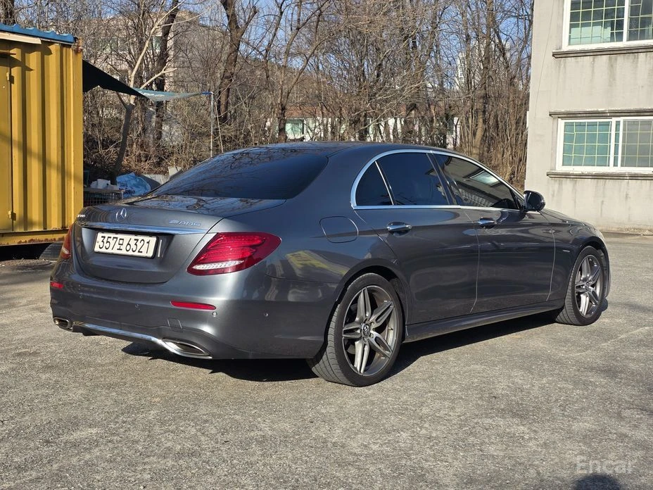 Mercedes-Benz E 300, снимка 5 - Автомобили и джипове - 54475054