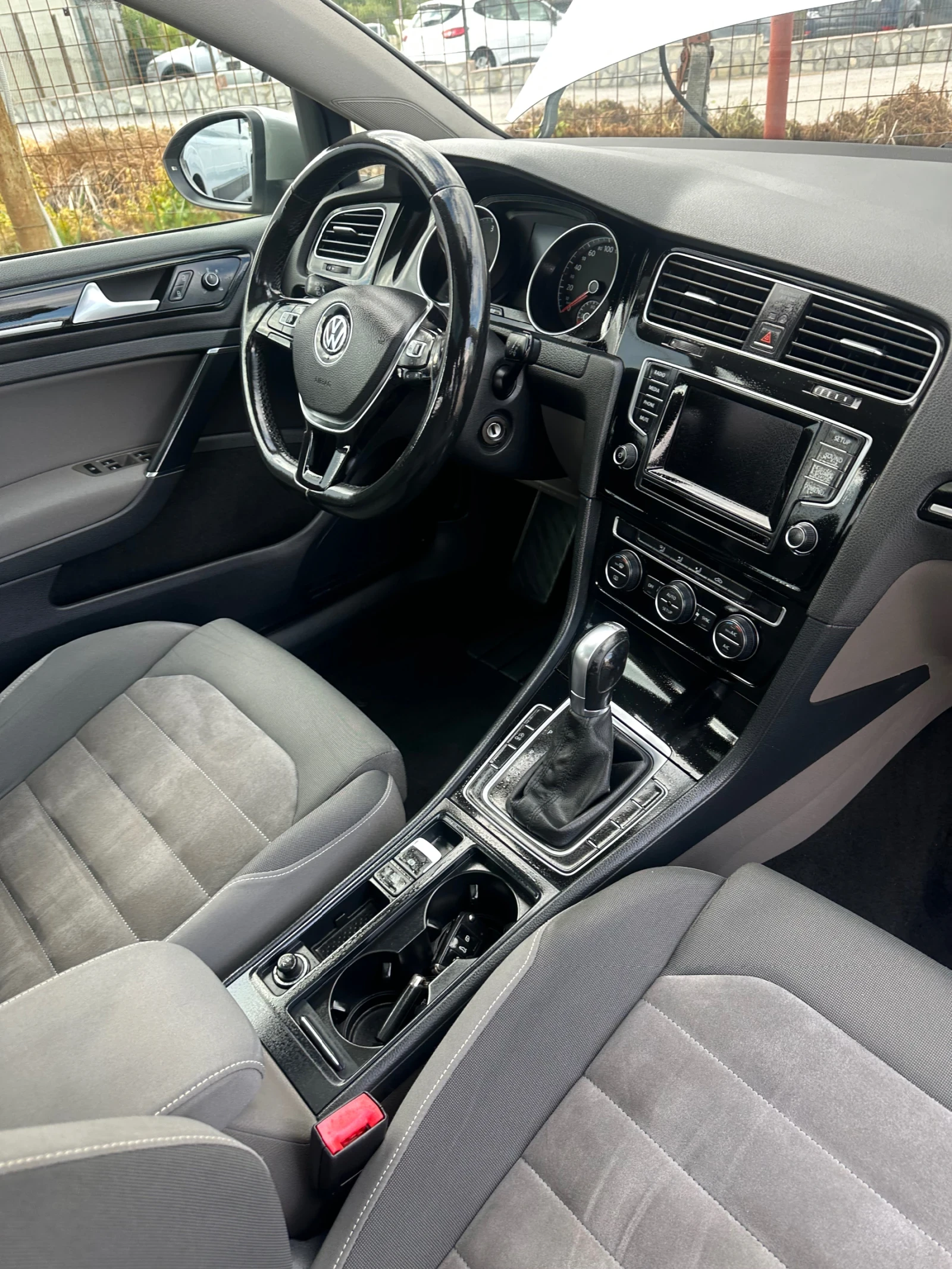 VW Golf 2.0TDi 150ks, снимка 16 - Автомобили и джипове - 54610995