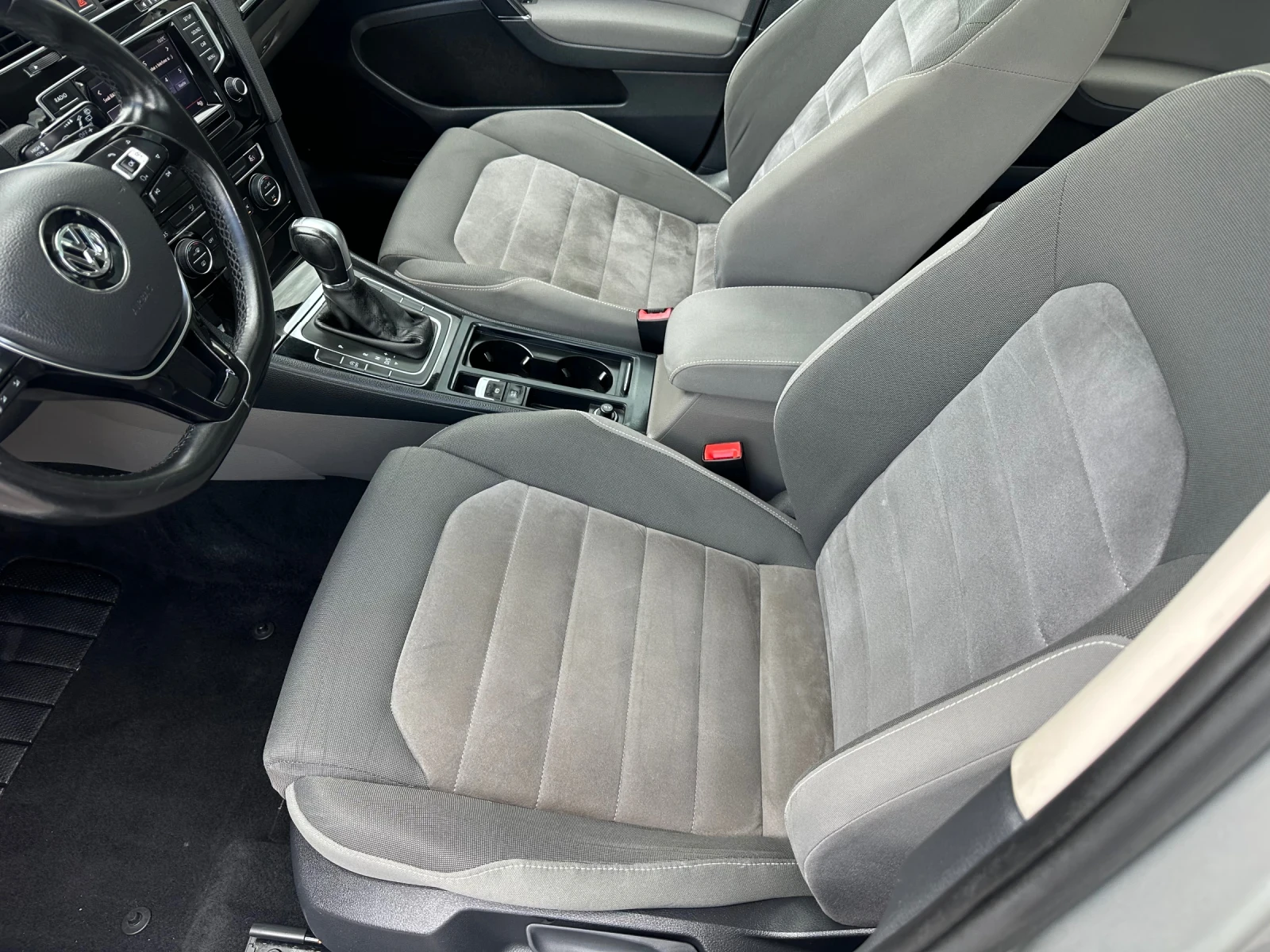VW Golf 2.0TDi 150ks, снимка 15 - Автомобили и джипове - 54610995