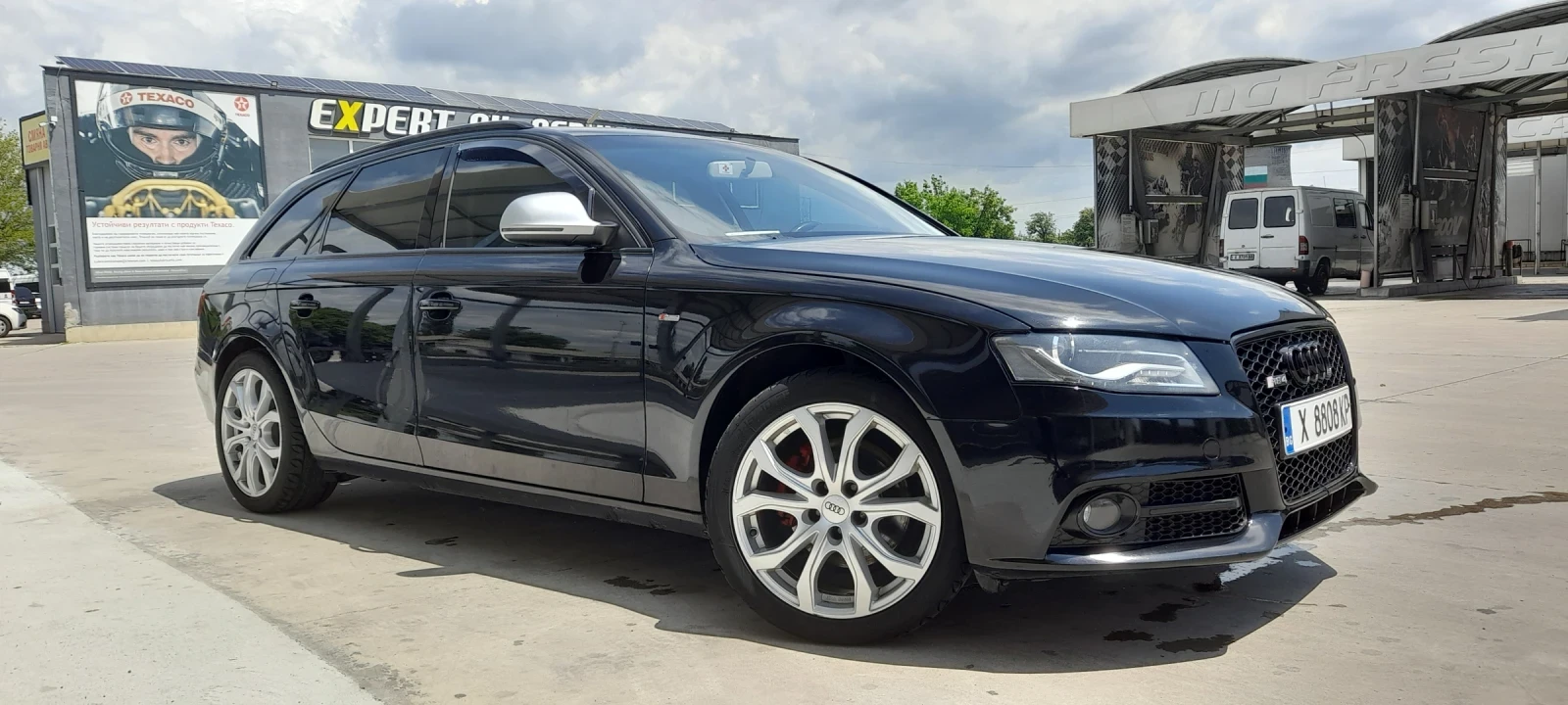 Audi A4 Комби, снимка 5 - Автомобили и джипове - 54673730