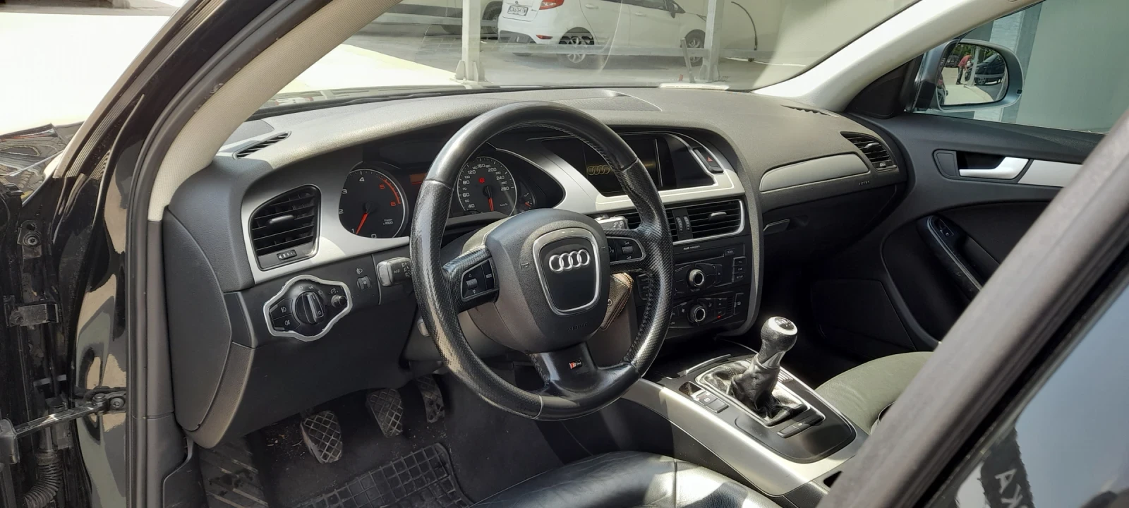 Audi A4 Комби, снимка 10 - Автомобили и джипове - 54673730