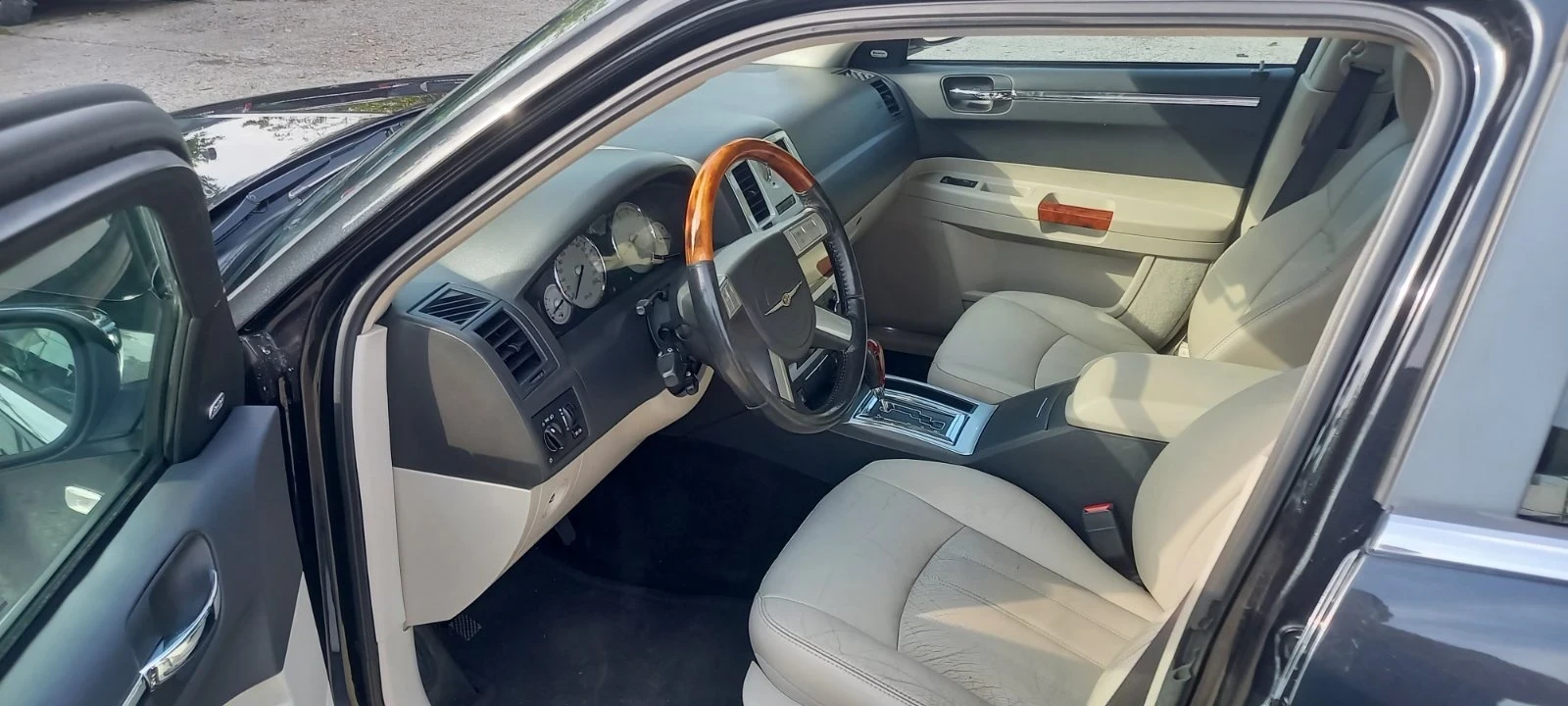 Chrysler 300c 5.7HEMI/340к.с./Швейцария, снимка 9 - Автомобили и джипове - 54741762