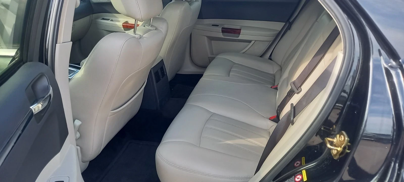 Chrysler 300c 5.7HEMI/340к.с./Швейцария, снимка 11 - Автомобили и джипове - 54741762