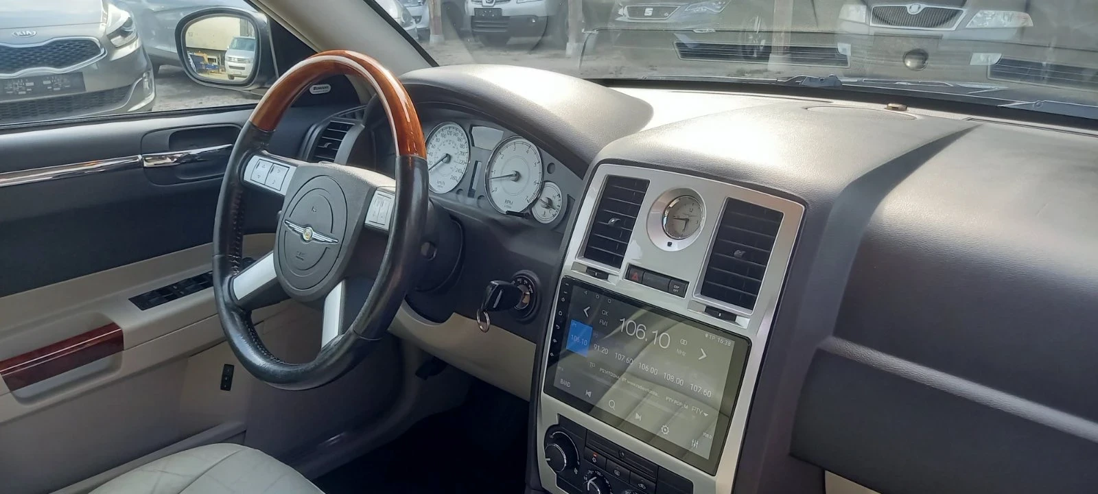 Chrysler 300c 5.7HEMI/340к.с./Швейцария, снимка 14 - Автомобили и джипове - 54741762