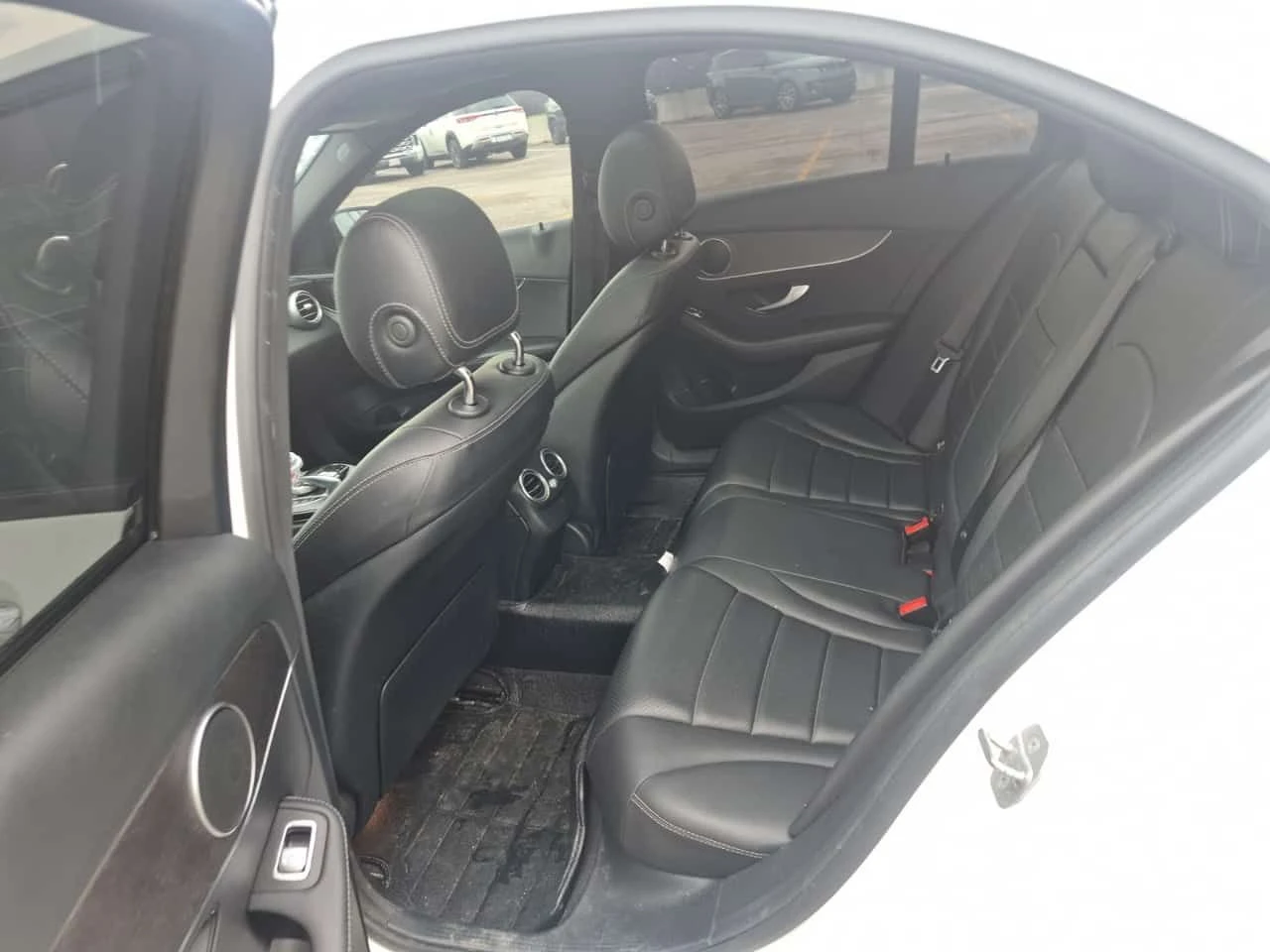 Mercedes-Benz C 300 AMG Line * Multibeam * Дигитално табло * CARFAX * , снимка 9 - Автомобили и джипове - 54940675