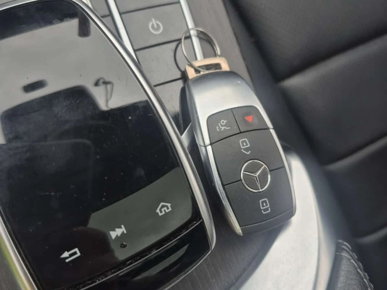 Mercedes-Benz C 300 AMG Line * Multibeam * Дигитално табло * CARFAX * , снимка 10 - Автомобили и джипове - 54940675
