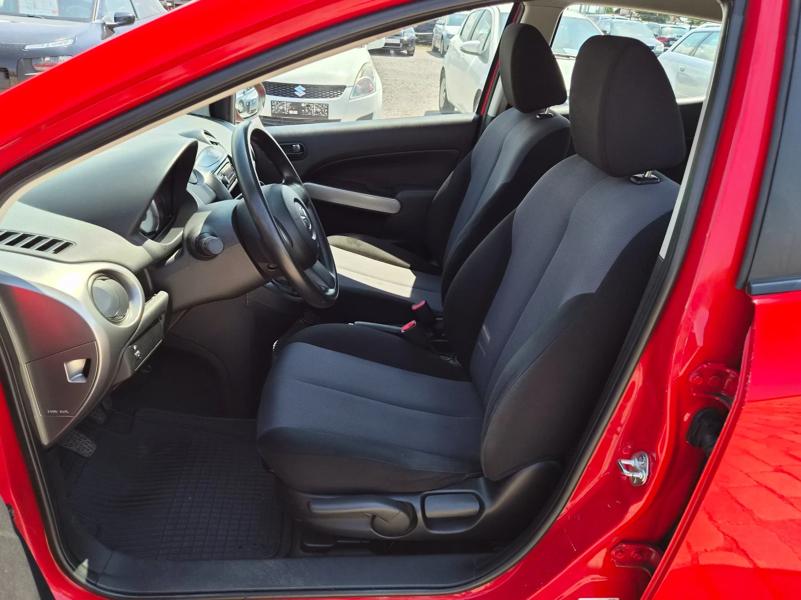 Mazda 2 1.3i 75кс 99000км.!!!, снимка 11 - Автомобили и джипове - 55304490