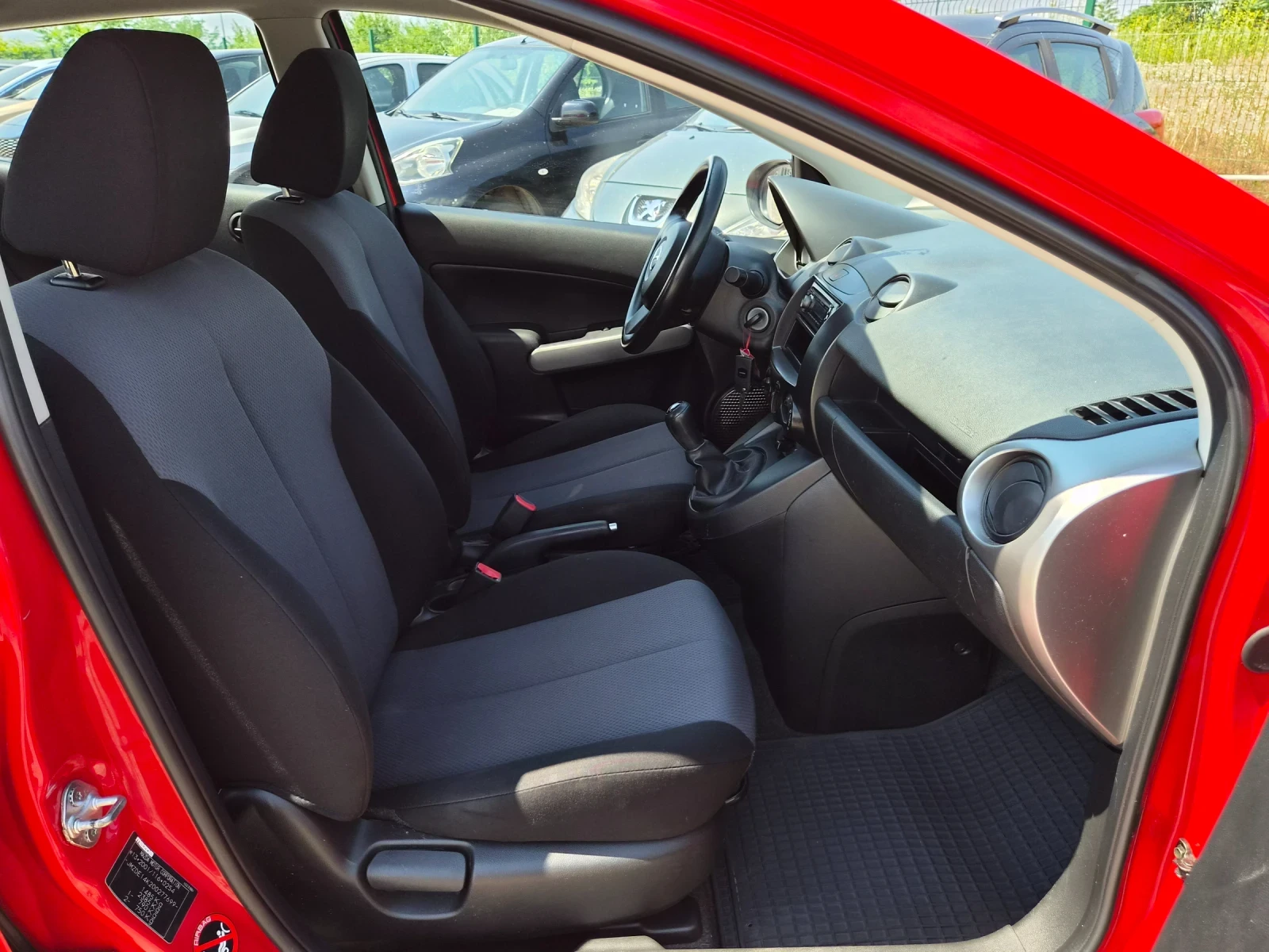 Mazda 2 1.3i 75кс 99000км.!!!, снимка 12 - Автомобили и джипове - 55304490