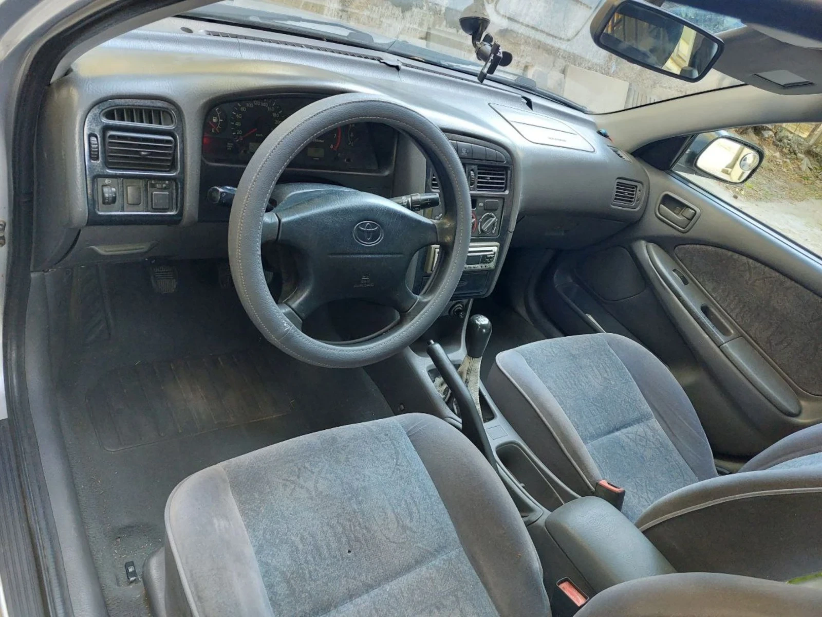 Toyota Avensis 1.6, снимка 4 - Автомобили и джипове - 55314938