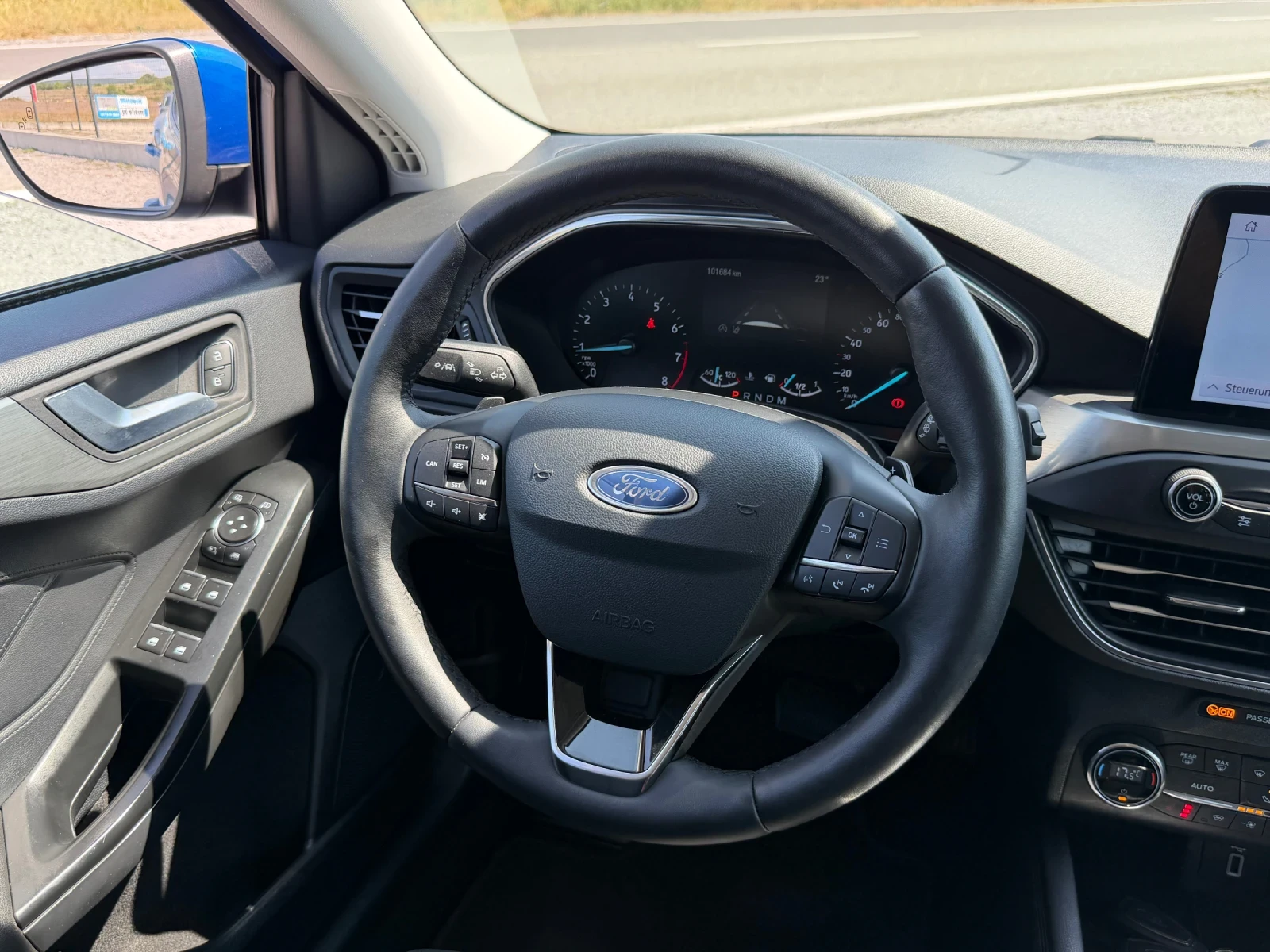 Ford Focus 1.0i AUTOMAT TITANIUM SERVICE BOOK ЕURO6.2 TUV COC, снимка 12 - Автомобили и джипове - 55932178
