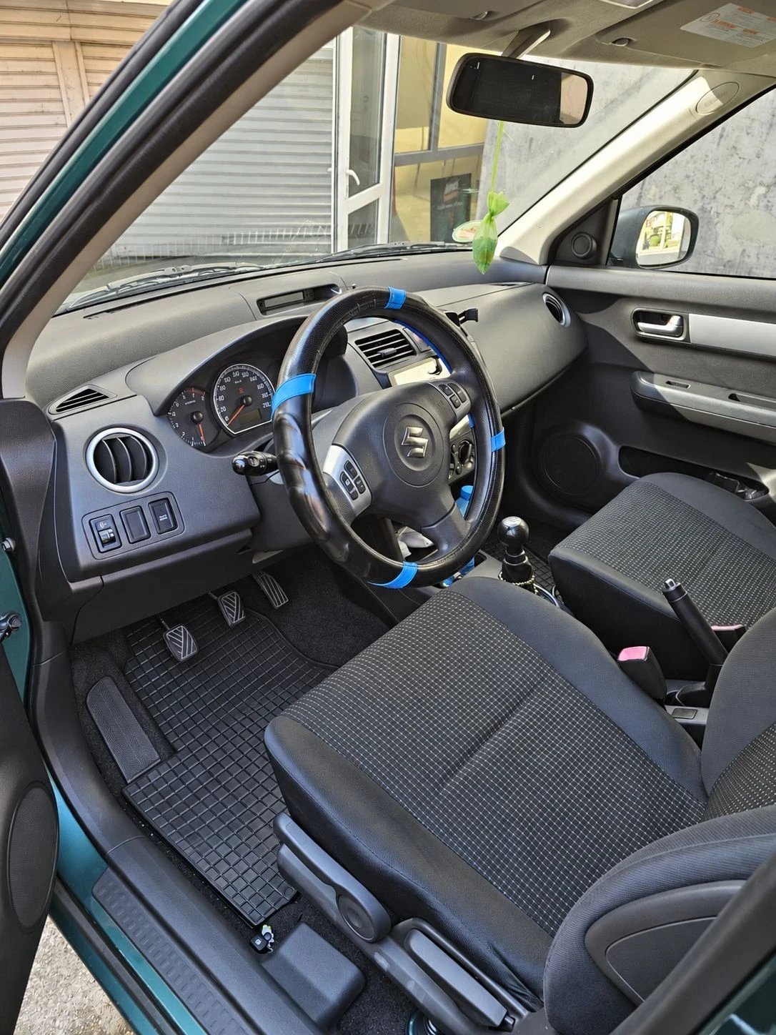 Suzuki Swift, снимка 15 - Автомобили и джипове - 56088077
