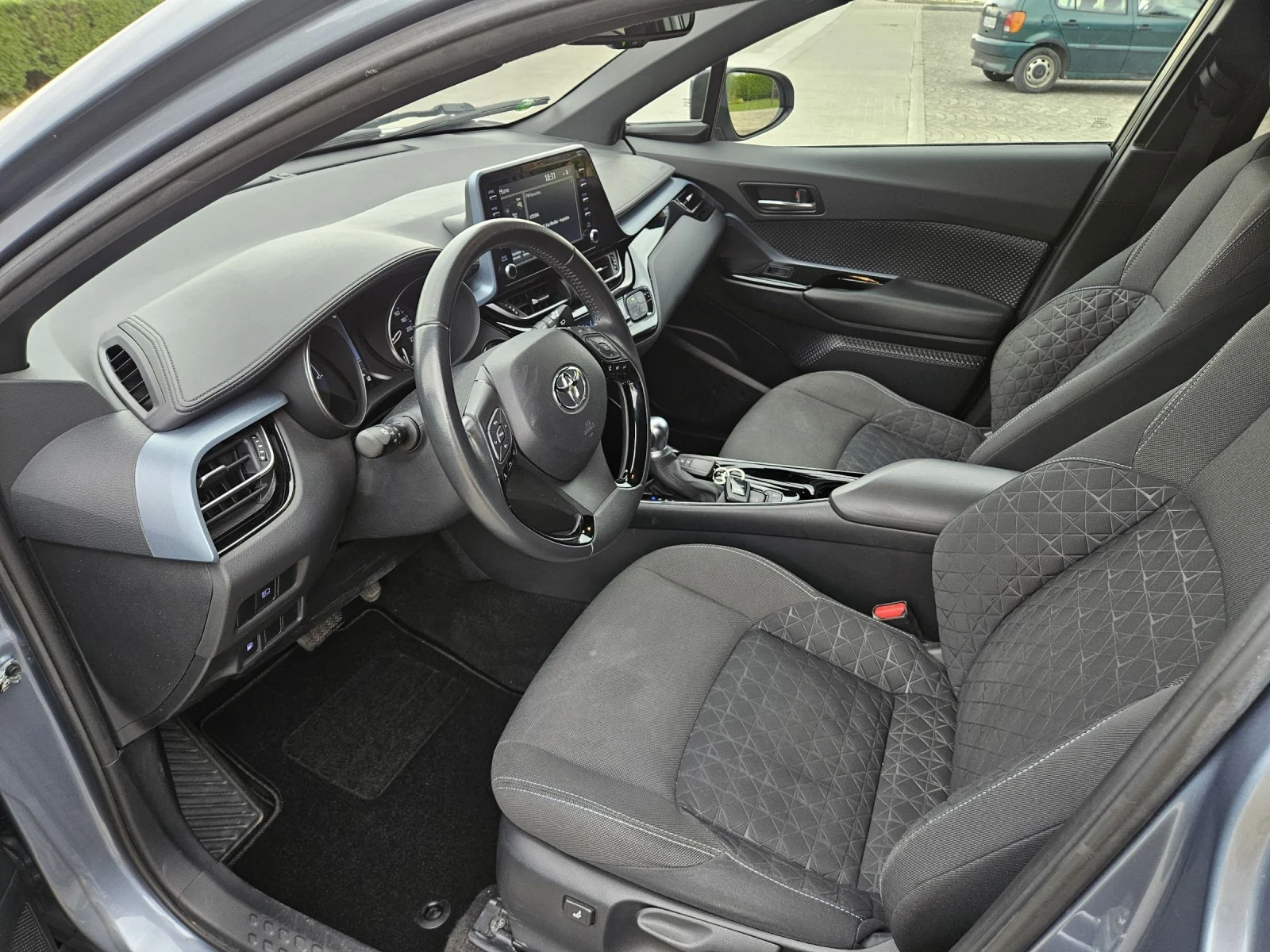 Toyota C-HR 1.8i HYBRID  - изображение 8