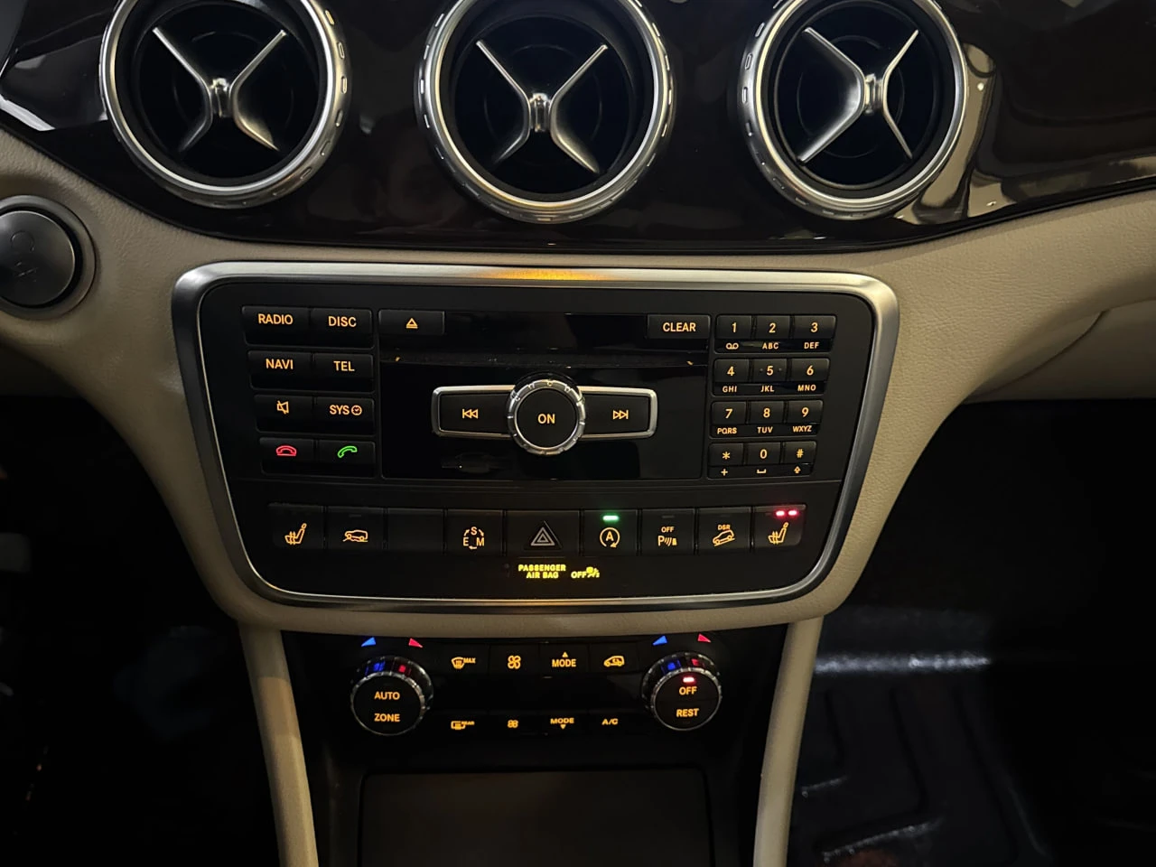 Mercedes-Benz GLA 250 * CARFAX* АВТОФИНАНСИРАНЕ* БЕЗ ПЪРВОНАЧАЛНА ВНОСКА - изображение 9