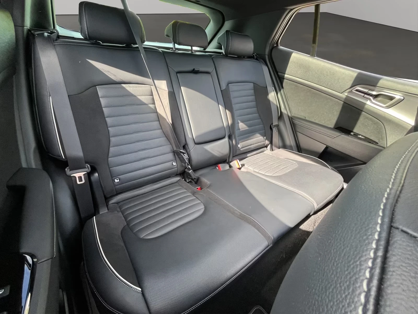 Kia Sportage GT-Line* 4WD* Pano* ViCo* Navi* Kamera* SHZ* * , снимка 12 - Автомобили и джипове - 54004525