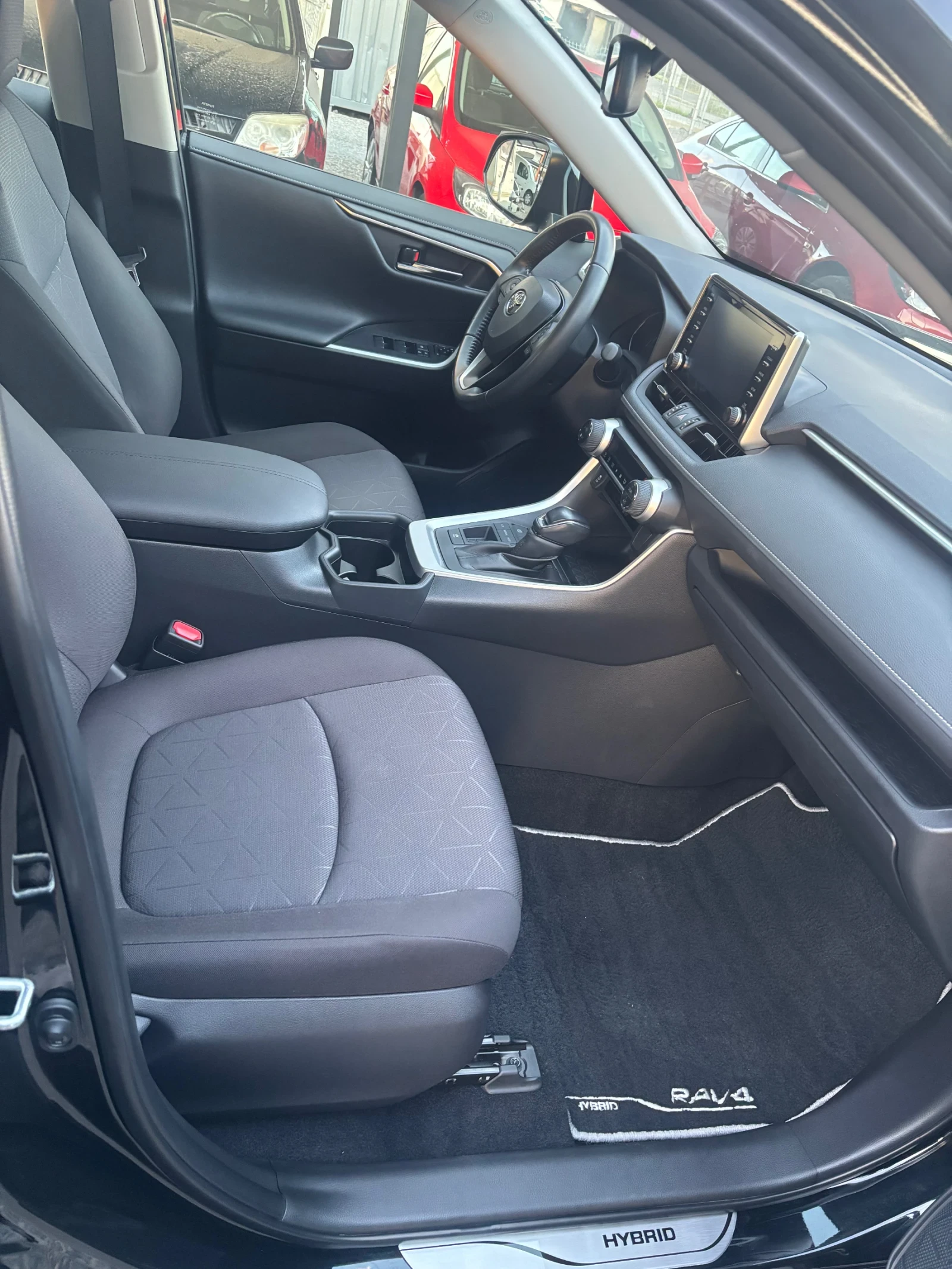 Toyota Rav4 HEV, 218ks, E-CVT Business, снимка 11 - Автомобили и джипове - 54308992