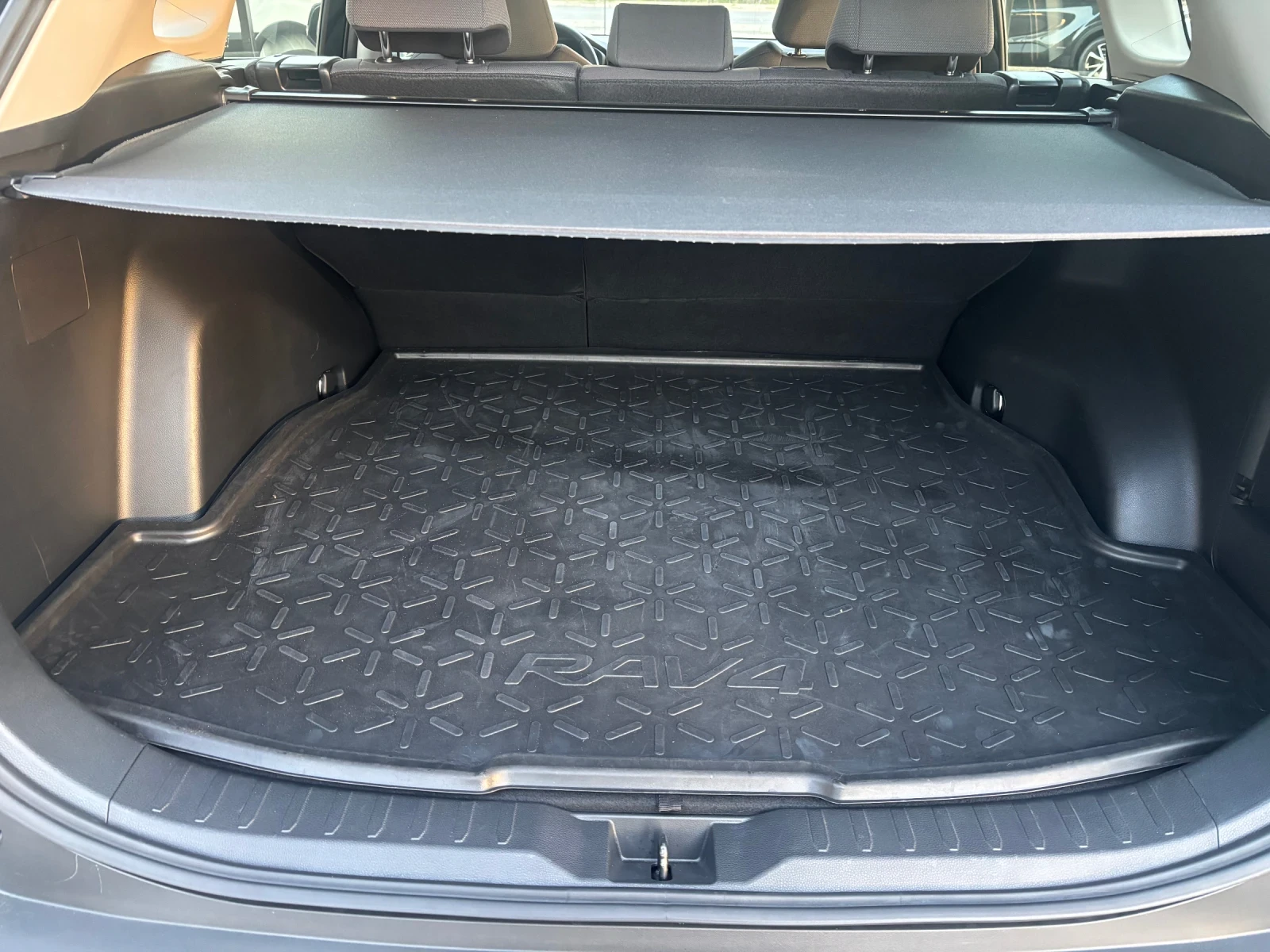 Toyota Rav4 HEV, 218ks, E-CVT Business, снимка 13 - Автомобили и джипове - 54308992