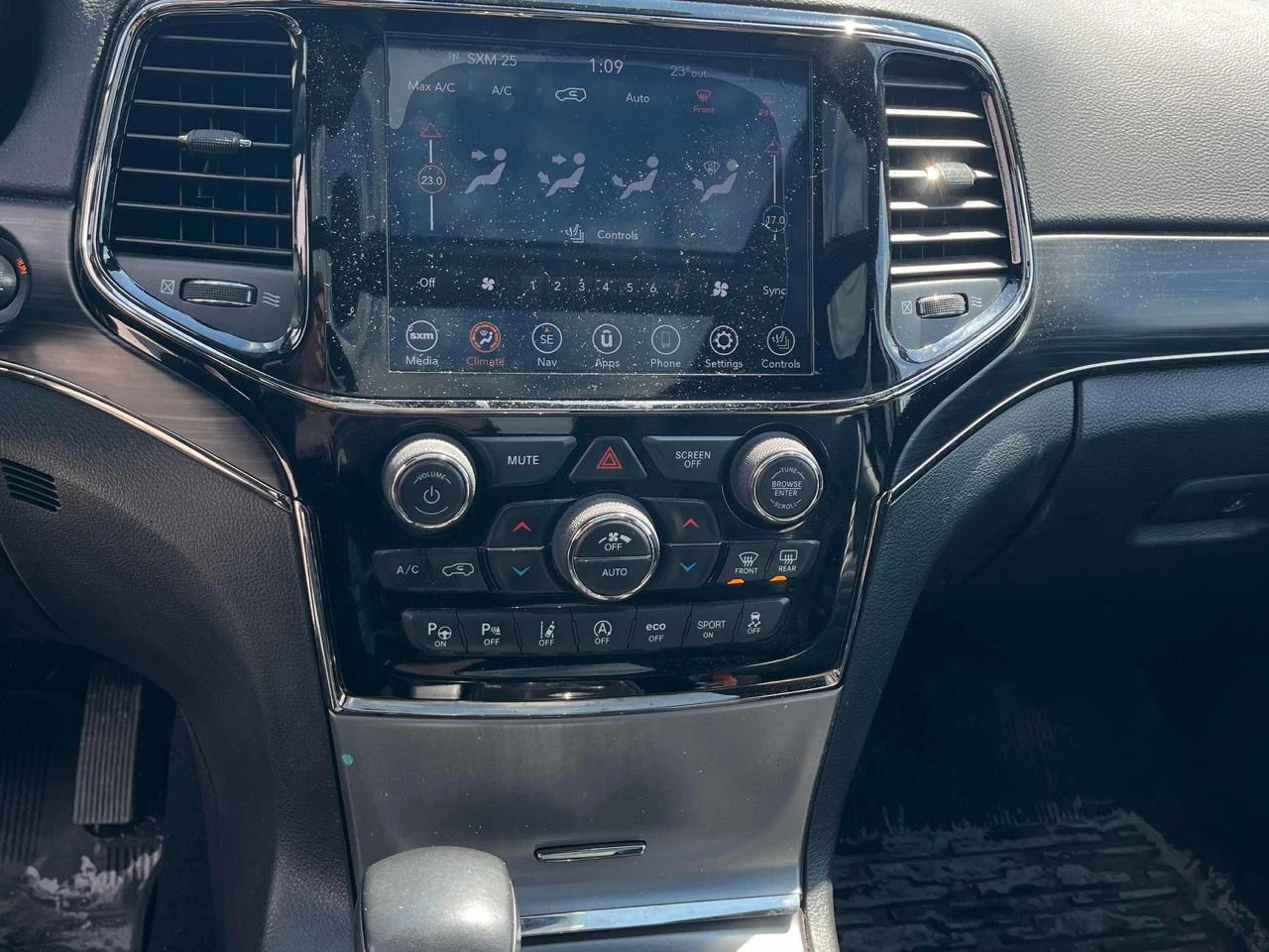 Jeep Grand cherokee LIMITED X* Distronic* Обдух* Carplay* Пано* FULL, снимка 8 - Автомобили и джипове - 54882996