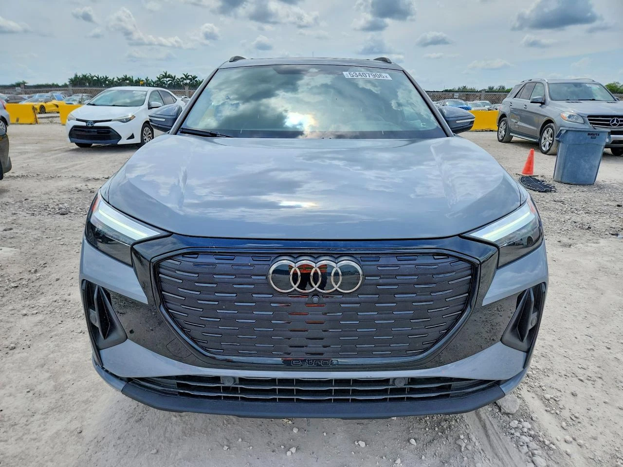 Audi Q4 * E-TRON* PREMIUM PLUS, снимка 2 - Автомобили и джипове - 55219327