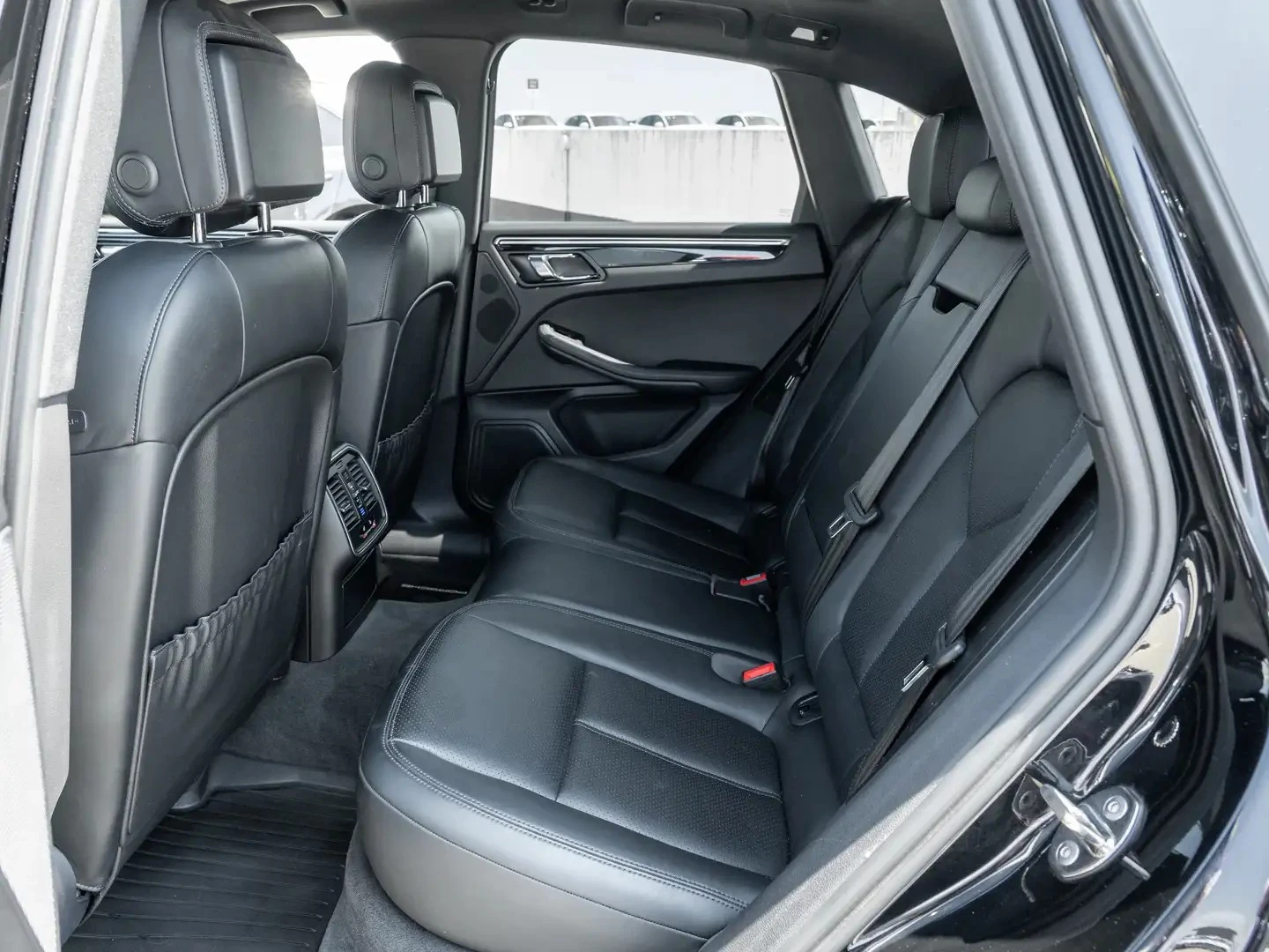 Porsche Macan S* PREMIUM* AWD* PANO* ОБДУХ, снимка 11 - Автомобили и джипове - 55468387