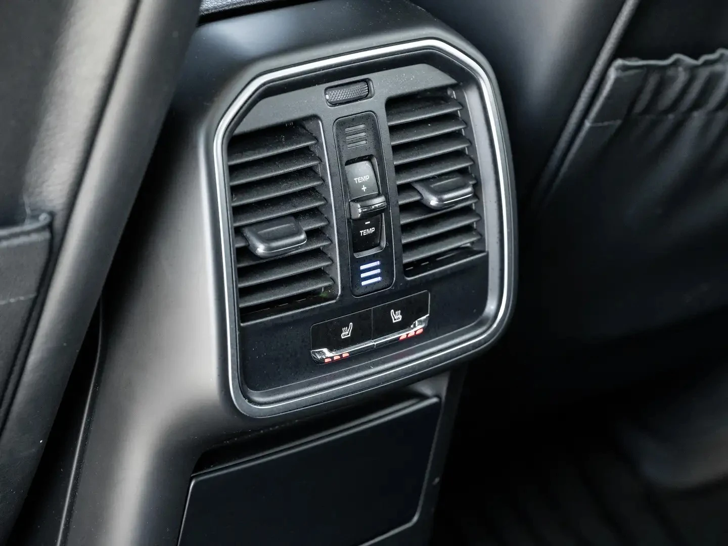 Porsche Macan S* PREMIUM* AWD* PANO* ОБДУХ, снимка 12 - Автомобили и джипове - 55468387