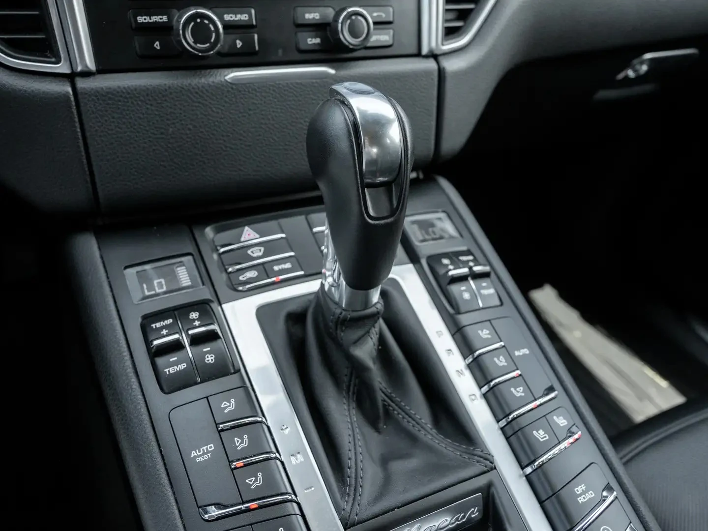 Porsche Macan S* PREMIUM* AWD* PANO* ОБДУХ, снимка 8 - Автомобили и джипове - 55468387