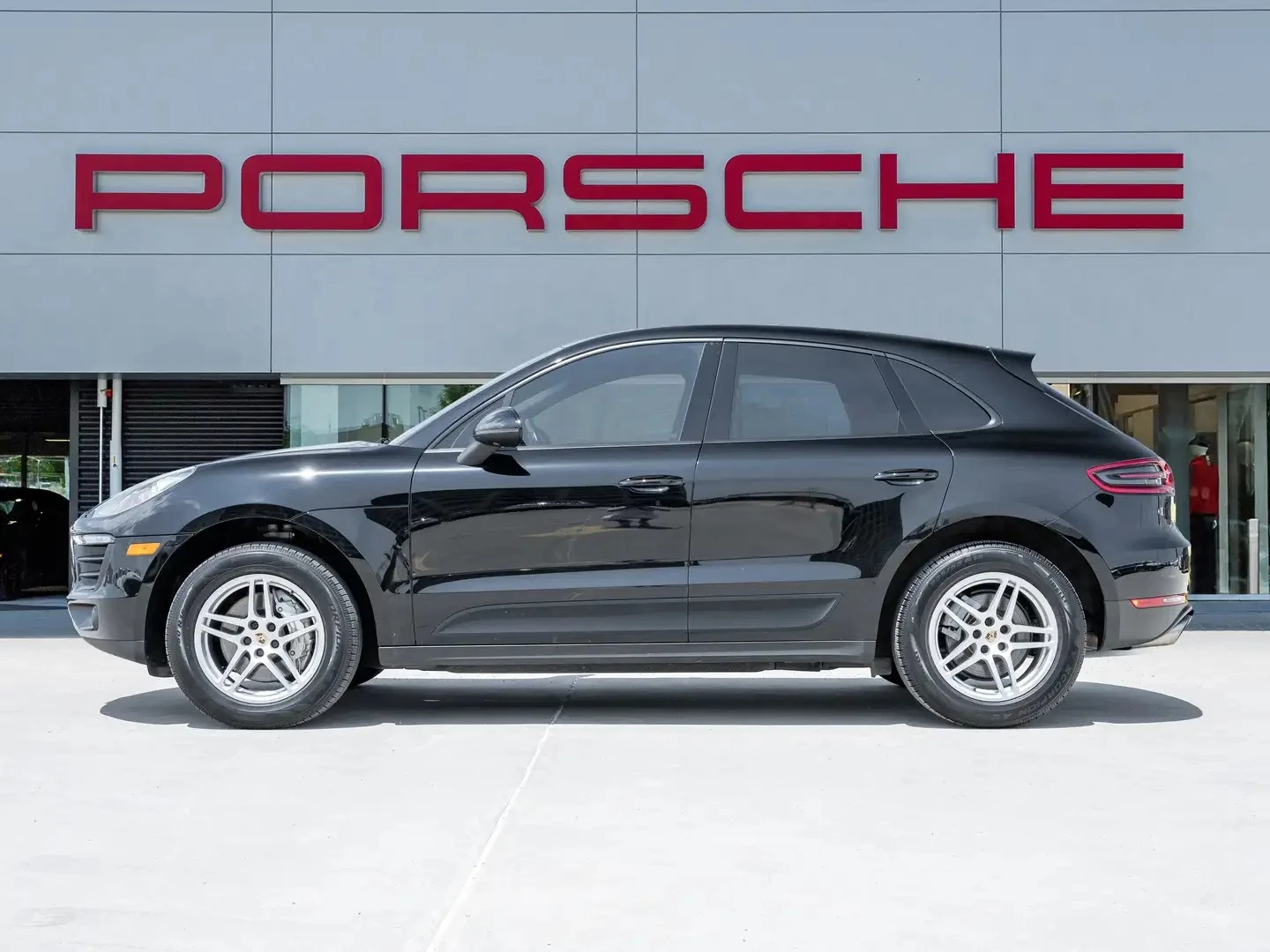 Porsche Macan S* PREMIUM* AWD* PANO* ОБДУХ, снимка 2 - Автомобили и джипове - 55468387