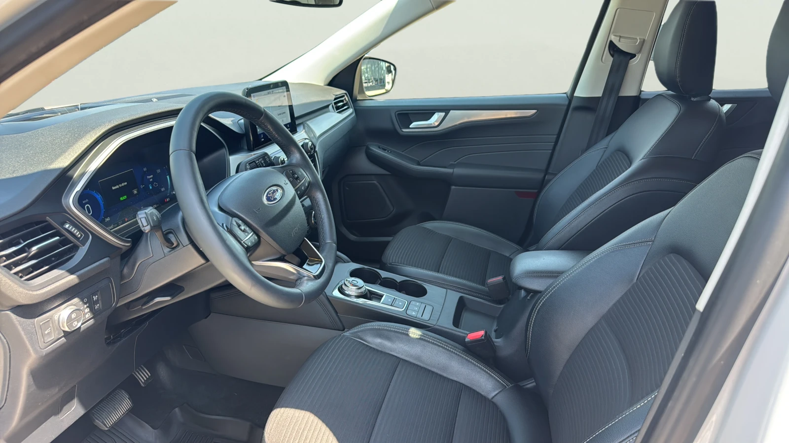 Ford Kuga 2.5 FHEV, снимка 13 - Автомобили и джипове - 55480906