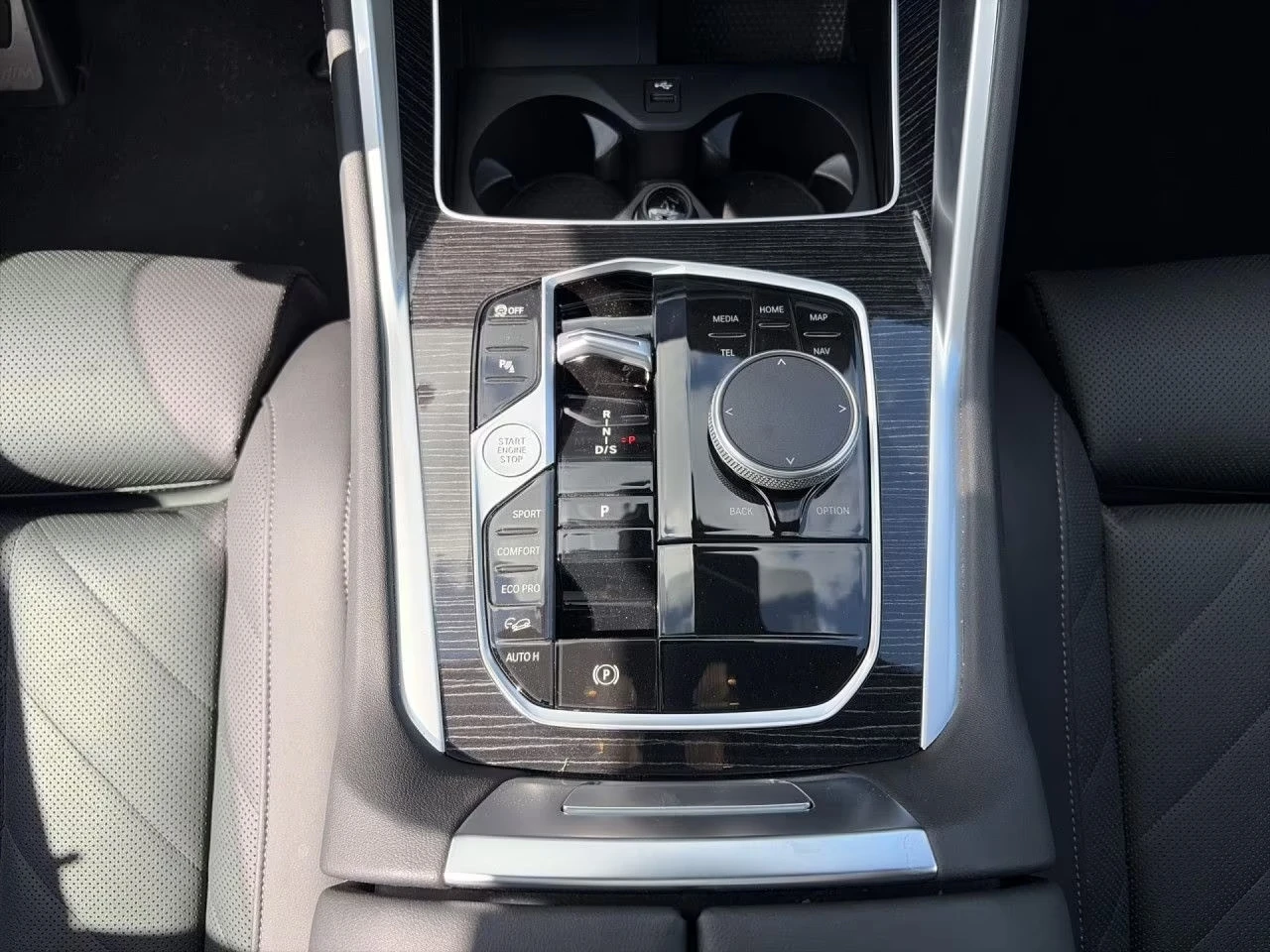 BMW X6 M60i / SHADOW LINE / HUD / H&K / 360 / PANO / , снимка 11 - Автомобили и джипове - 55576082
