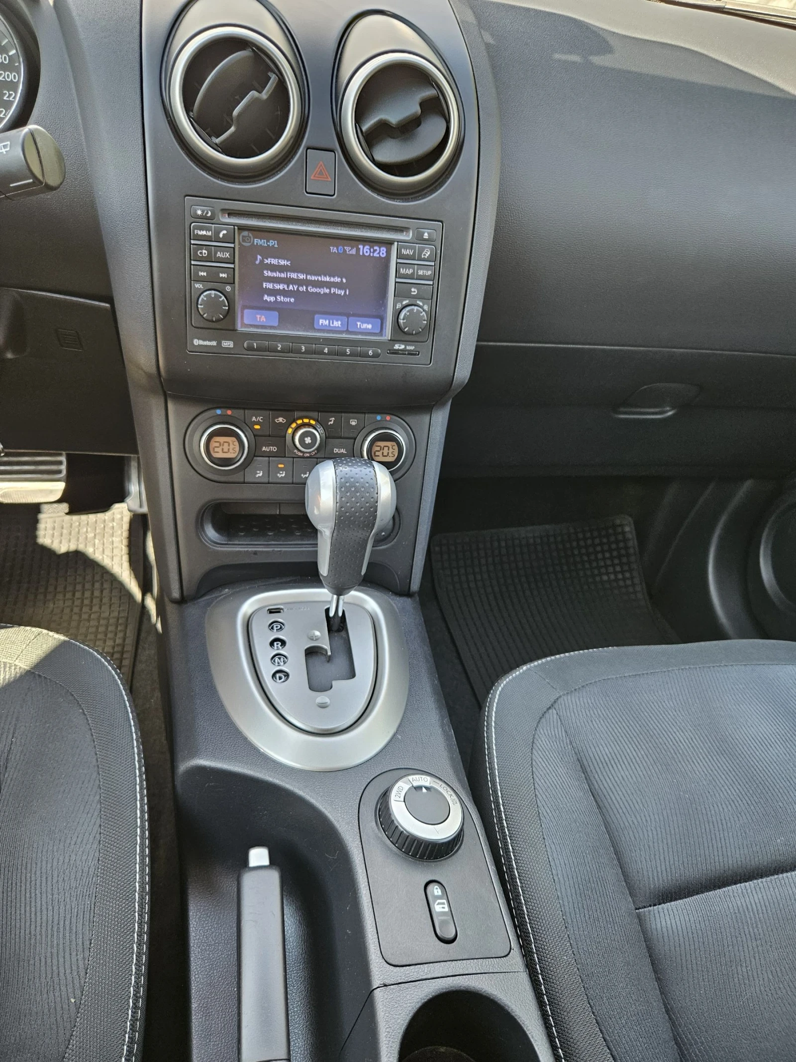 Nissan Qashqai, снимка 9 - Автомобили и джипове - 55619310