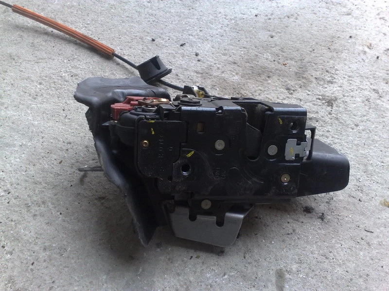 брава врата задна лява за Ауди А4 03г.