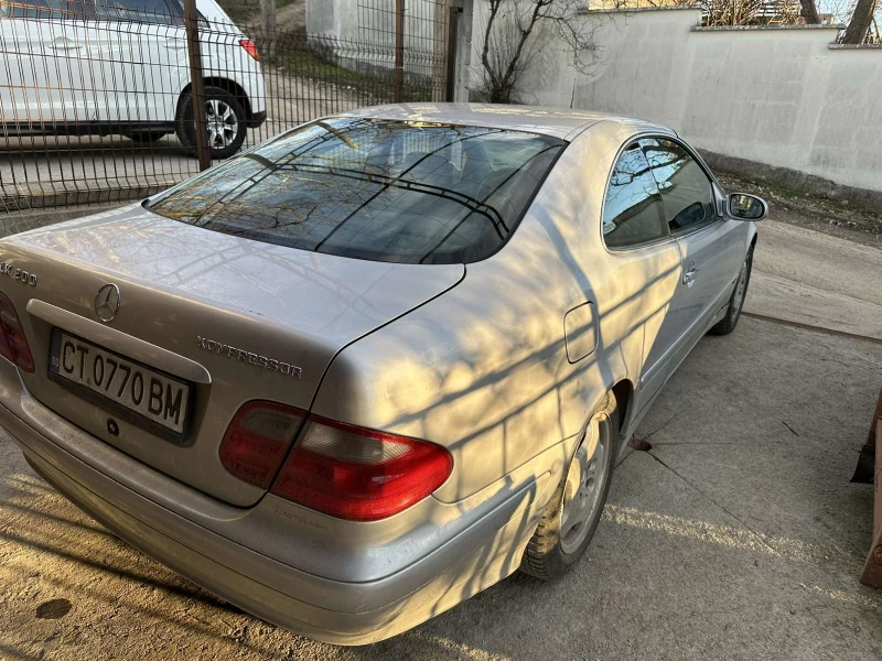 Mercedes-Benz CLK 220, снимка 5 - Автомобили и джипове - 49415545