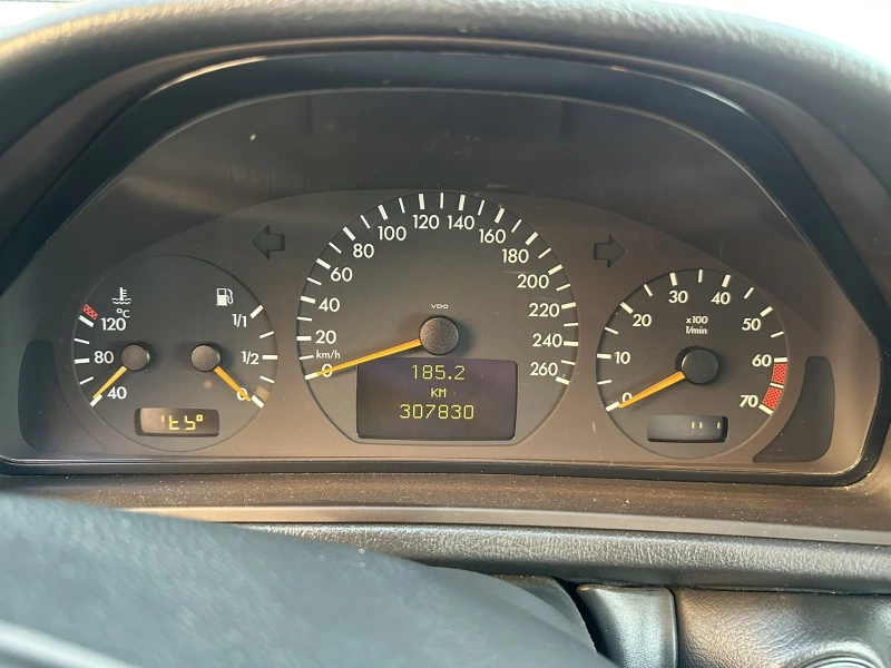 Mercedes-Benz CLK 220, снимка 4 - Автомобили и джипове - 49415545