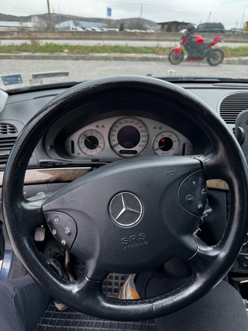 Mercedes-Benz E 270, снимка 12 - Автомобили и джипове - 49458569