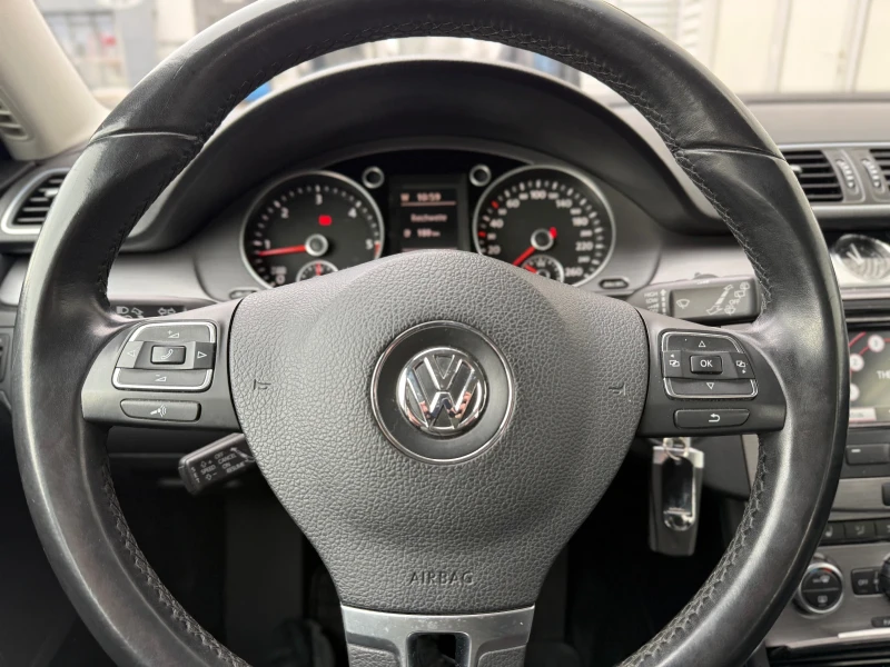 VW Passat 1, 6TDI+ BlueMotion+ 105kc+ Подгрев, снимка 13 - Автомобили и джипове - 53504474