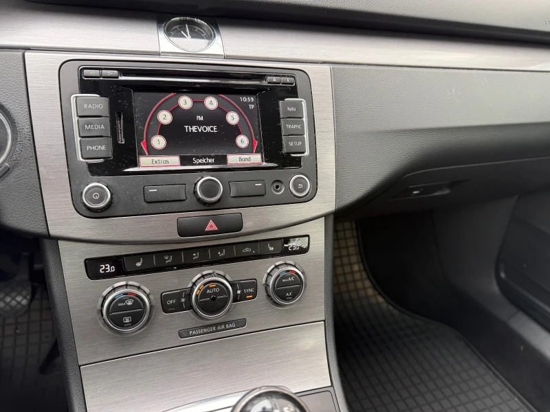 VW Passat 1, 6TDI+ BlueMotion+ 105kc+ Подгрев, снимка 14 - Автомобили и джипове - 53504474