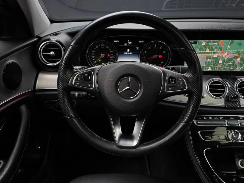 Mercedes-Benz E 200 E200 Avantgarde| 184к.с.| ВКЛ.ТЕХНОТЕСТ, снимка 13 - Автомобили и джипове - 55217850